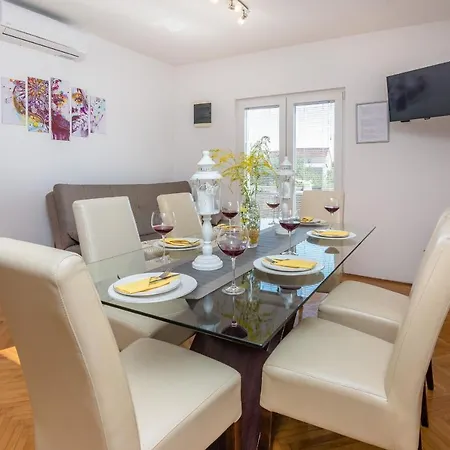 Radovic Nives Apartment *